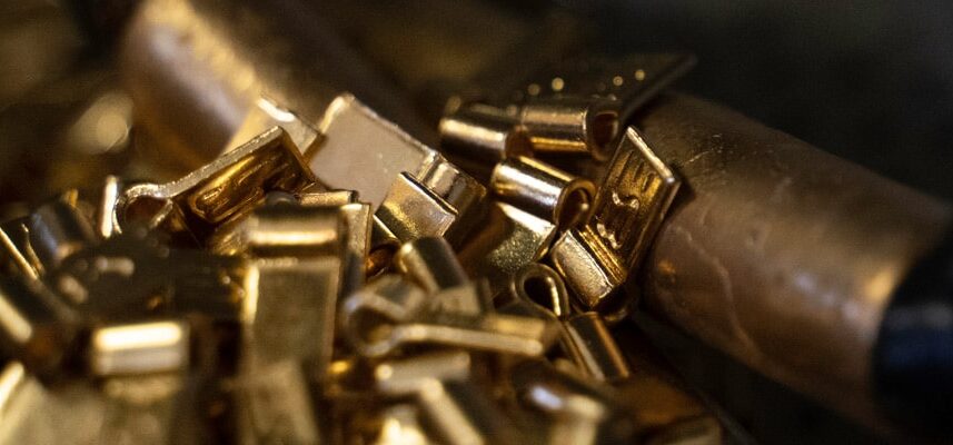 Metal components undergoing barrel plating